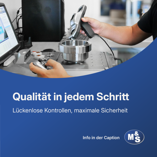 Bild von einer Person, die mit einem Messgerät die Qualität einer Edelstahlarmatur misst. Text: "Qualität in jedem Schritt. Lückenlose Kontrollen, maximale Sicherheit. Info in der Captio" – Logo von M&S Armaturen GmbH 